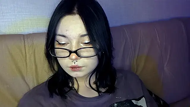 Snapshot of Beeping_Creature chatting on March 13, 2:34 pm Beeping Creature online show from March 13, 2:34 pm