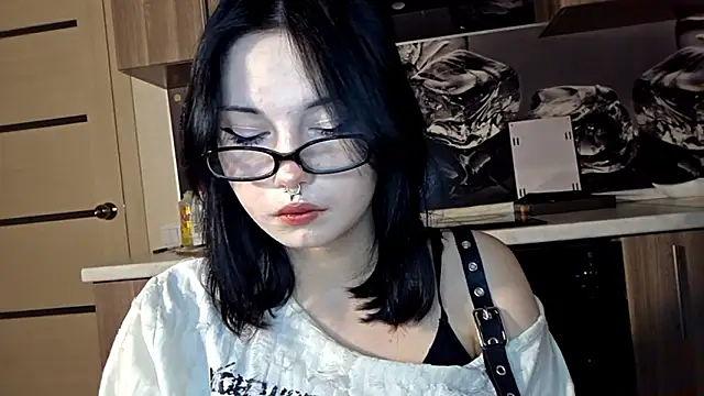 Snapshot of Beeping_Creature chatting on March 15, 9:15 am Beeping Creature online show from March 15, 9:15 am