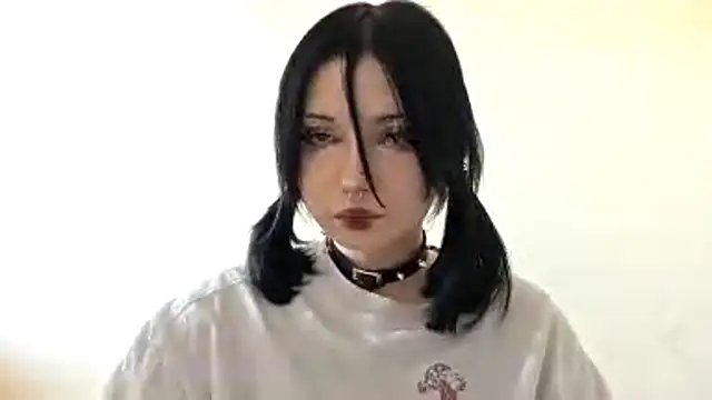 Snapshot of Beeping_Creature chatting on March 22, 12:19 pm Beeping Creature online show from March 22, 12:19 pm