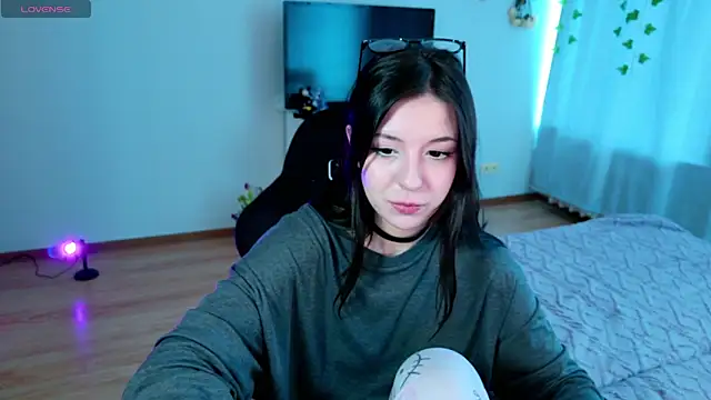 Snapshot of Azaliya_Haze chatting on March 18, 8:50 am Azaliya Haze online show from March 18, 8:50 am