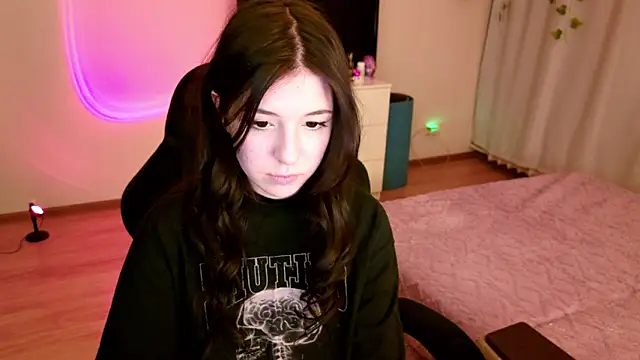 Snapshot of Azaliya_Haze chatting on March 20, 5:40 pm Azaliya Haze online show from March 20, 5:40 pm