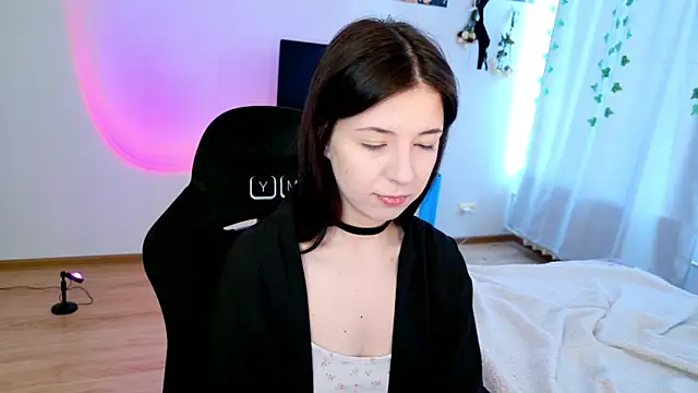 Snapshot of Azaliya_Haze chatting on March 28, 10:37 am Azaliya Haze online show from March 28, 10:37 am