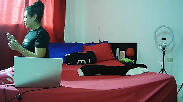 Snapshot of MissAsly chatting on December 5, 12:03 pm MissAsly online show from December 5, 12:03 pm