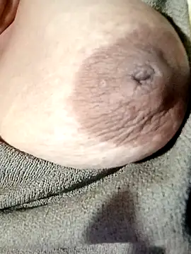 Hotmommax online show from October 26, 6:25 pm