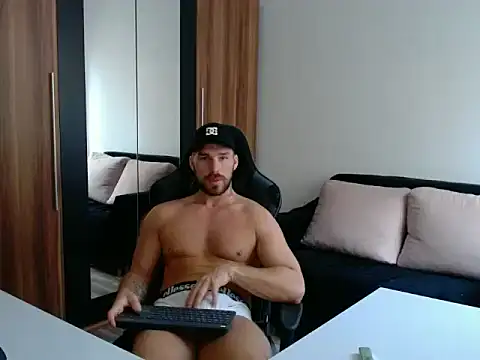 Snapshot of Darius_94 chatting on September 28, 8:20 am Darius 94 online show from September 28, 8:20 am