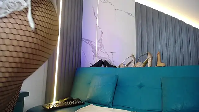 chloe  Jones  online show from November 7, 12:38 pm