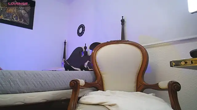 chloe  Jones  online show from November 26, 1:01 pm