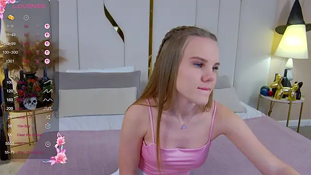 Lili Lohan online show from October 23, 5:01 pm