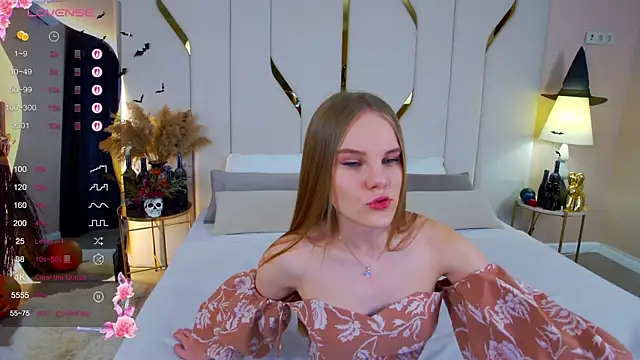 Lili Lohan online show from October 27, 5:06 pm