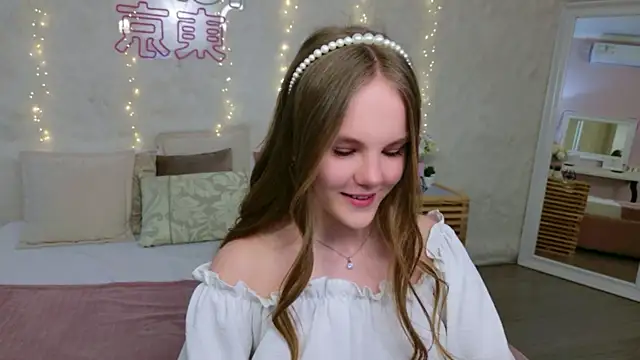 Snapshot of Lili_Lohan chatting on April 18, 5:00 am Lili Lohan online show from April 18, 5:00 am