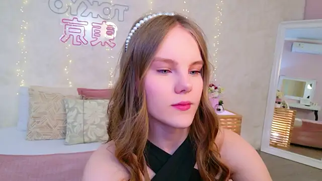 Snapshot of Lili_Lohan chatting on April 20, 5:10 am Lili Lohan online show from April 20, 5:10 am