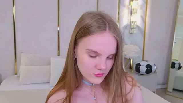 Lili Lohan online show from July 17, 5:03 am