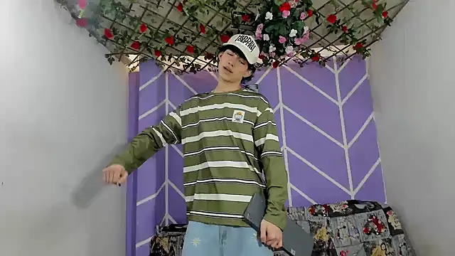 Snapshot of nexusboyhot chatting on October 4, 7:23 pm nexusboyhot online show from October 4, 7:23 pm