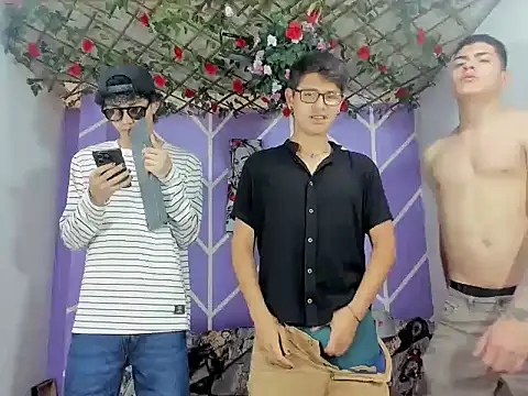 Snapshot of nexusboyhot chatting on October 6, 7:33 pm nexusboyhot online show from October 6, 7:33 pm