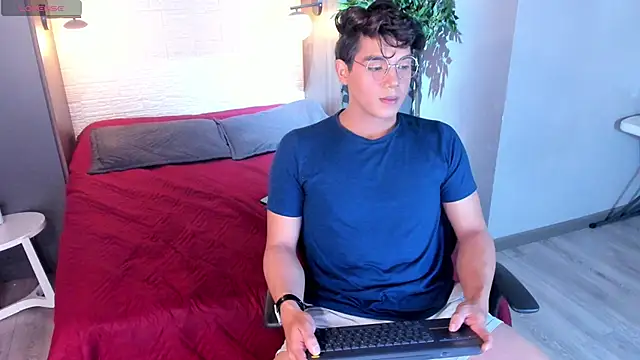 Snapshot of DyllanCooper chatting on December 14, 12:10 pm DyllanCooper online show from December 14, 12:10 pm