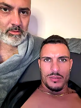 WildFlame2525 online show from October 18, 9:04 pm