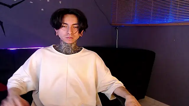 Snapshot of Kuregari_xs chatting on October 21, 3:51 am Kuregari xs online show from October 21, 3:51 am