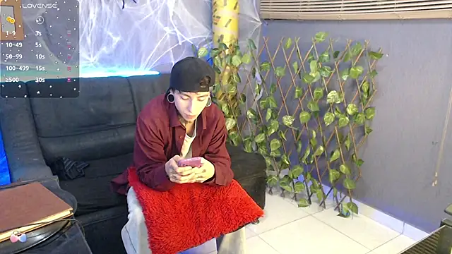 Snapshot of Kuregari_xs chatting on October 24, 5:04 am Kuregari xs online show from October 24, 5:04 am