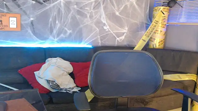 Snapshot of Kuregari_xs chatting on October 25, 4:42 am Kuregari xs online show from October 25, 4:42 am