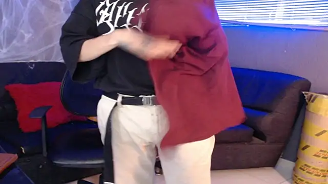 Snapshot of Kuregari_xs chatting on October 31, 4:46 am Kuregari xs online show from October 31, 4:46 am