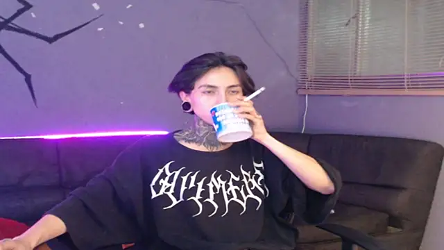 Snapshot of Kuregari_xs chatting on November 5, 4:12 am Kuregari xs online show from November 5, 4:12 am