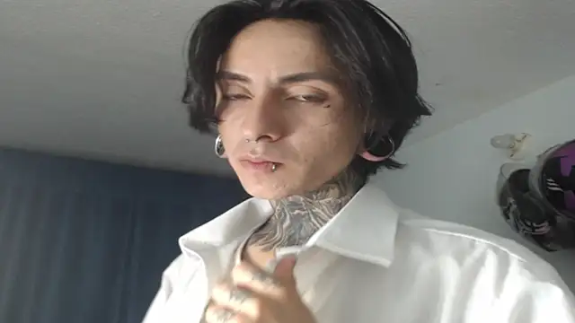 Snapshot of Kuregari_xs chatting on November 28, 8:39 am Kuregari xs online show from November 28, 8:39 am