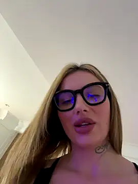 Snapshot of New_Robin_TX chatting on October 24, 12:08 am New Robin TX online show from October 24, 12:08 am