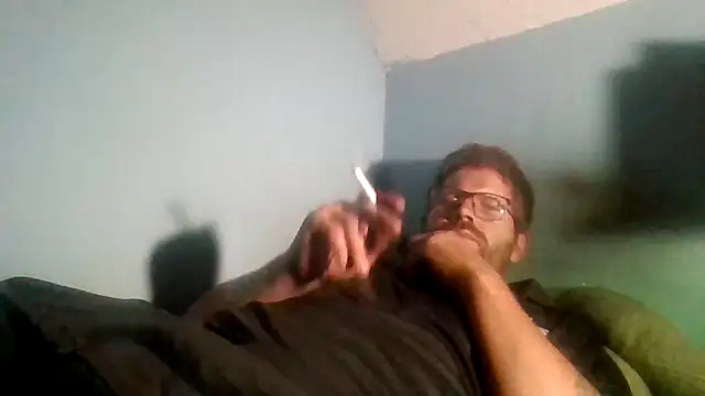 Snapshot of bigdickdaddy6911 chatting on October 30, 2:13 am bigdickdaddy6911 online show from October 30, 2:13 am