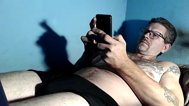 Snapshot of bigdickdaddy6911 chatting on November 21, 2:10 am bigdickdaddy6911 online show from November 21, 2:10 am