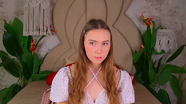 Snapshot of OliviaLay chatting on November 17, 11:27 am OliviaLay online show from November 17, 11:27 am