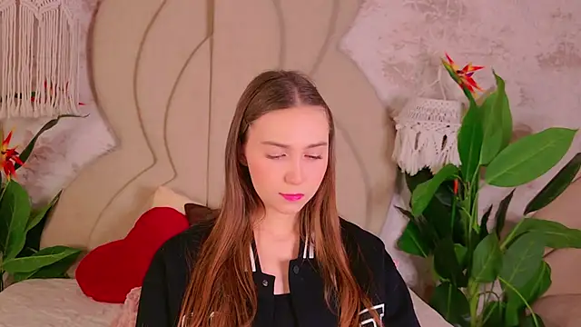 Snapshot of OliviaLay chatting on November 23, 10:59 am OliviaLay online show from November 23, 10:59 am