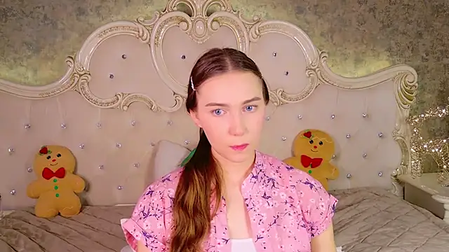 Snapshot of OliviaLay chatting on December 5, 11:19 am OliviaLay online show from December 5, 11:19 am