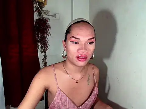 amandareddragon online show from October 25, 5:15 am