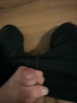 Snapshot of heet1998 chatting on March 5, 12:12 pm heet1998 online show from March 5, 12:12 pm