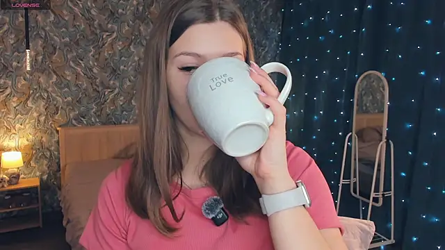 MondoNeko online show from December 5, 7:06 am