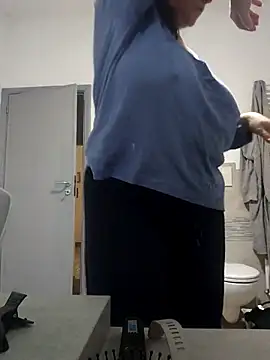 Snapshot of sexyguenda chatting on February 12, 7:42 pm sexyguenda online show from February 12, 7:42 pm