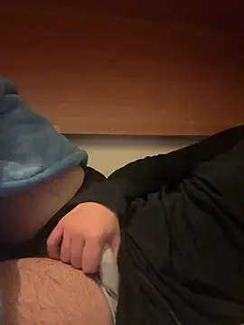 Snapshot of cazzo18cm3 chatting on October 2, 12:28 am cazzo18cm3 online show from October 2, 12:28 am