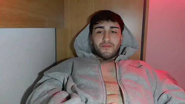 cazzo18cm3 online show from February 10, 9:19 pm