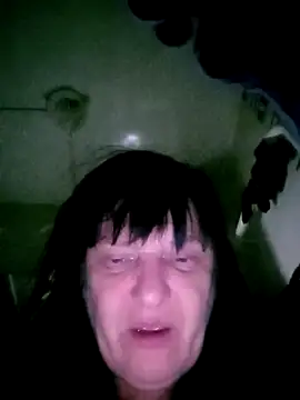 Snapshot of Apeesynka55211 chatting on December 4, 9:07 am Apeesynka55211 online show from December 4, 9:07 am