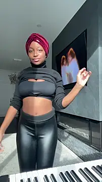 tia   fox online show from December 1, 5:40 pm