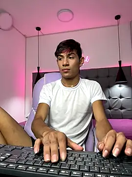 Snapshot of cherub_ chatting on December 5, 12:36 pm cherub online show from December 5, 12:36 pm