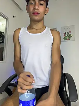 Snapshot of cherub_ chatting on June 20, 11:51 pm cherub online show from June 20, 11:51 pm