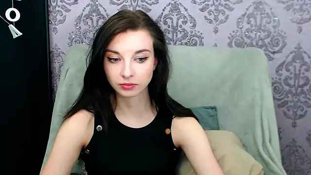 DominantLuna online show from May 4, 7:21 pm