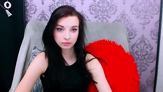 DominantLuna online show from May 24, 7:30 pm