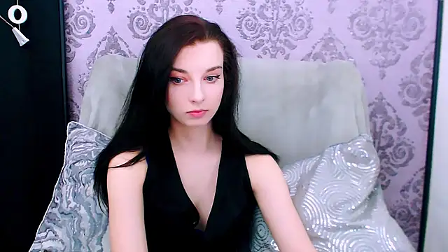 DominantLuna online show from May 26, 7:32 pm