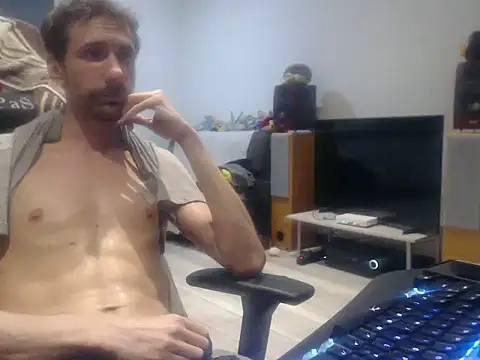 Snapshot of LoyalDoggie chatting on June 11, 7:12 pm LoyalDoggie online show from June 11, 7:12 pm
