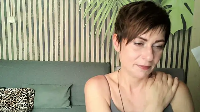 Ashley Brookss online show from October 17, 7:22 am