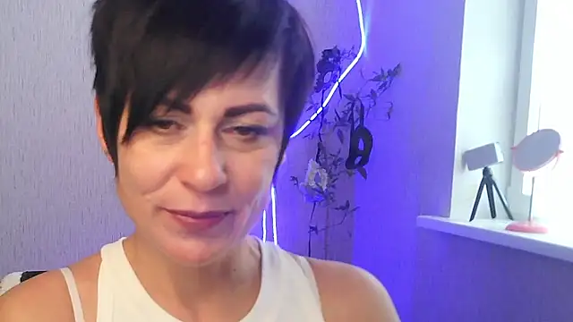 Ashley Brookss online show from November 10, 10:58 am