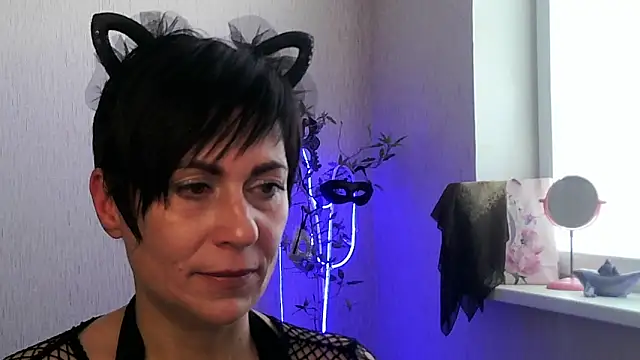 Ashley Brookss online show from November 15, 11:18 am