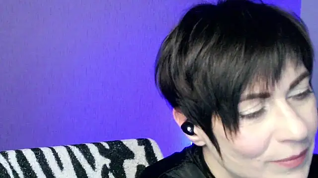 Ashley Brookss online show from November 28, 4:53 pm